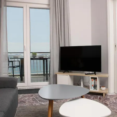 180° Bay Views Palaiontsiflikion